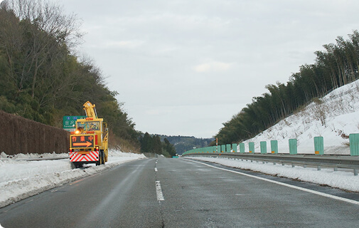 雪氷対策（除雪・凍結防止剤の散布）