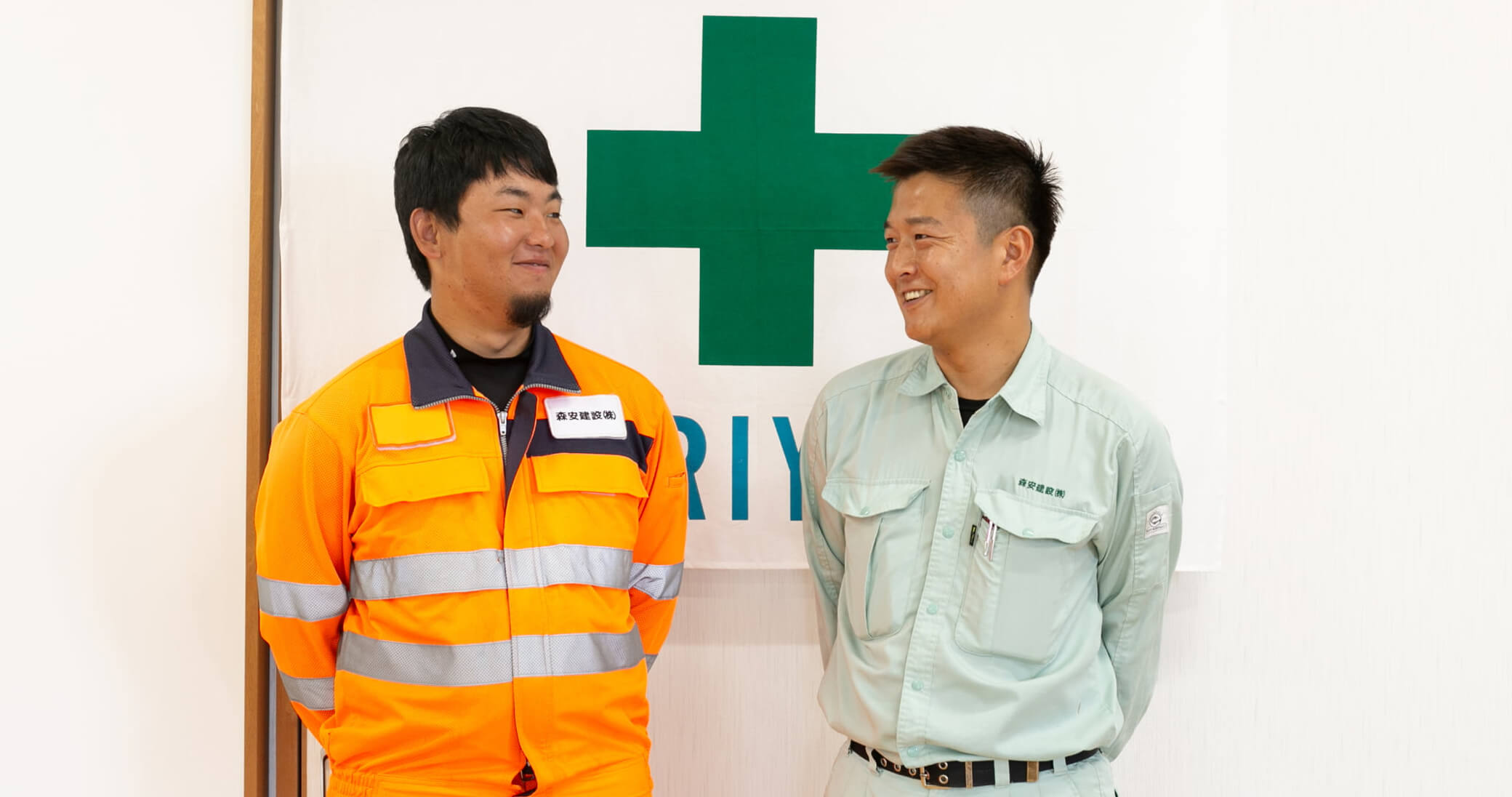 未来の風景を築くヒーロー