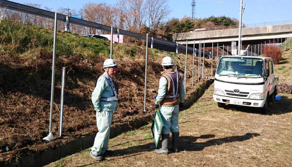 道路付属物工事（立入防止柵工事・遮音壁工事）